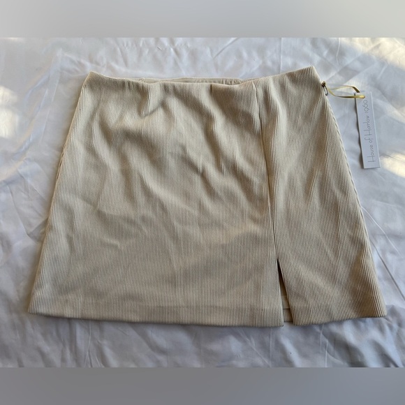 House of Harlow 1960 Cream Corduroy Mini Skirt Medium - Picture 2 of 9